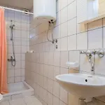 Three-bedroom In Σπίτι διακοπών Potomje