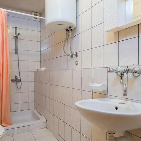 Three-bedroom In 別荘 Potomje