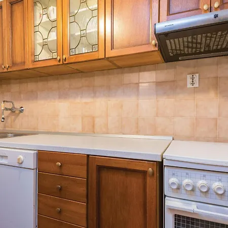 Three-bedroom In Holiday home *