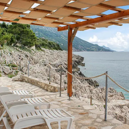 Three-bedroom In Holiday home