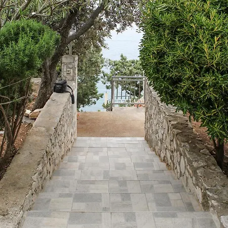 Three-bedroom In Holiday home *